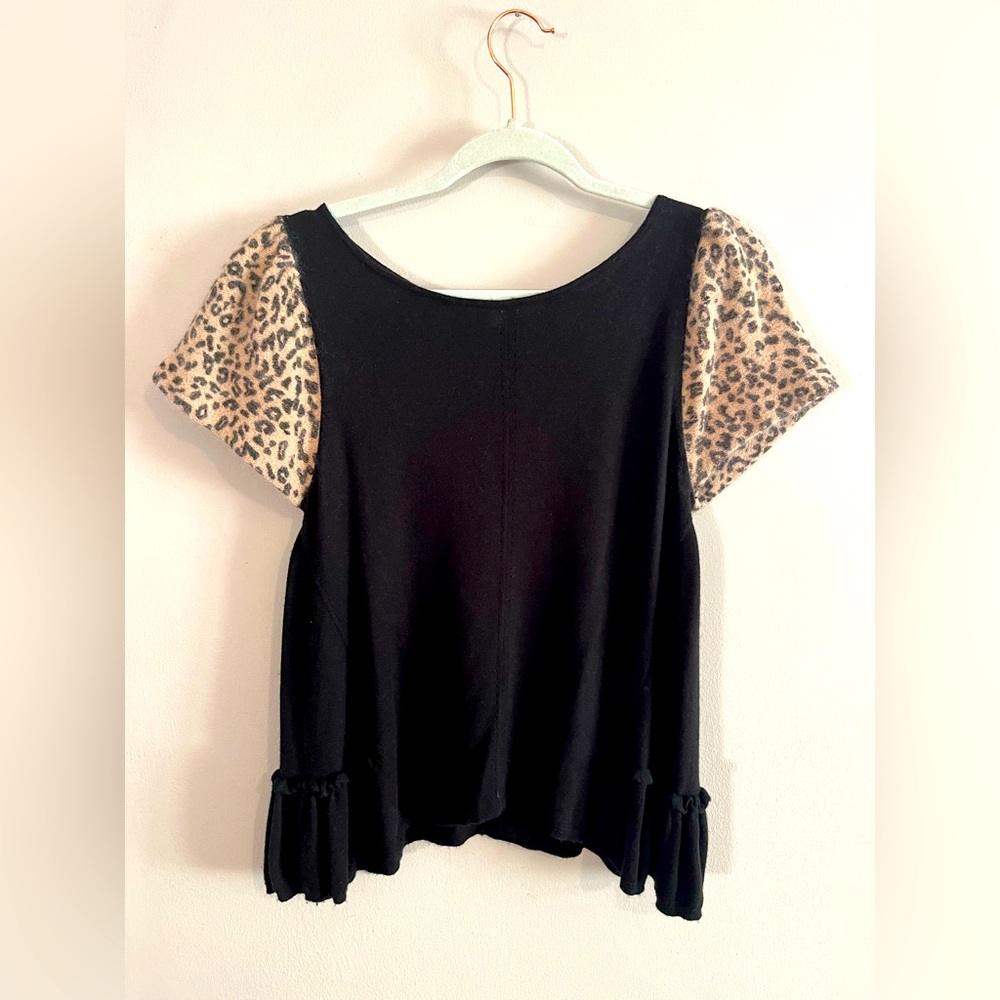 Leifsdottir black shirt sleeve sweater top with leopard print sleeves size m